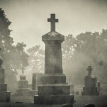 Fotografia nagrobkowa – jak zachować wizerunek bliskiej osoby na długie lata?